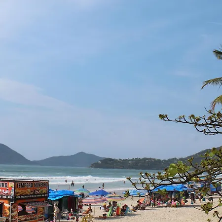 Pé na Areia Praia Grande Ubatuba-3